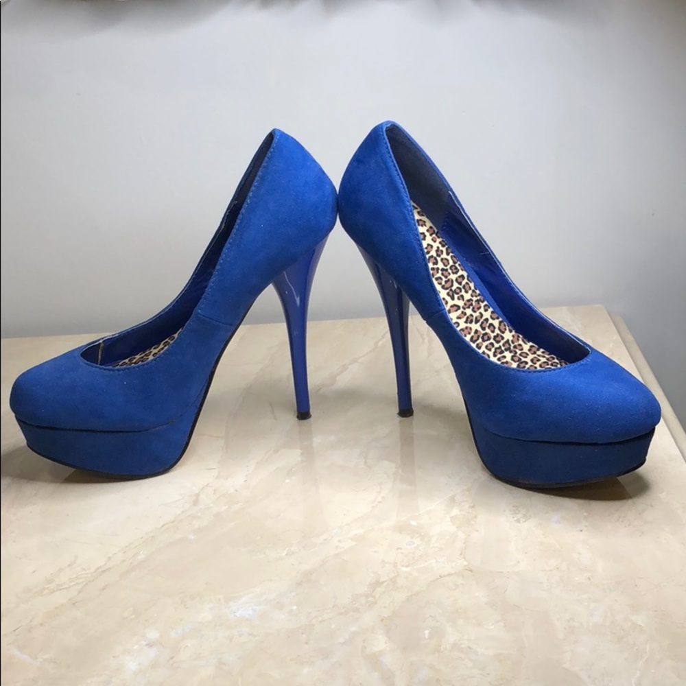 Club Couture high heel pump velvet blue